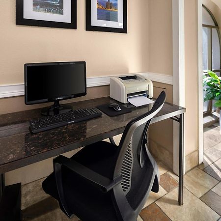 רומולוס Magnuson Hotel Detroit Airport מראה חיצוני תמונה