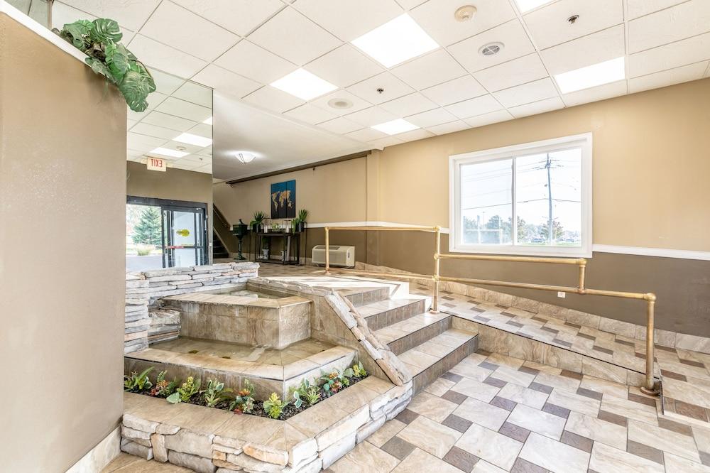 רומולוס Magnuson Hotel Detroit Airport מראה חיצוני תמונה