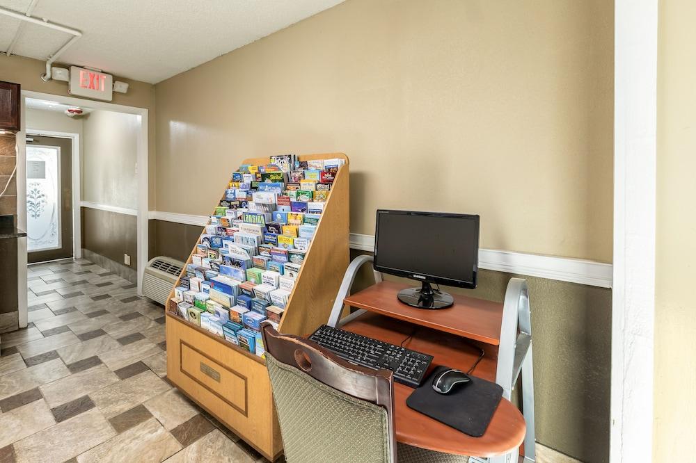 רומולוס Magnuson Hotel Detroit Airport מראה חיצוני תמונה