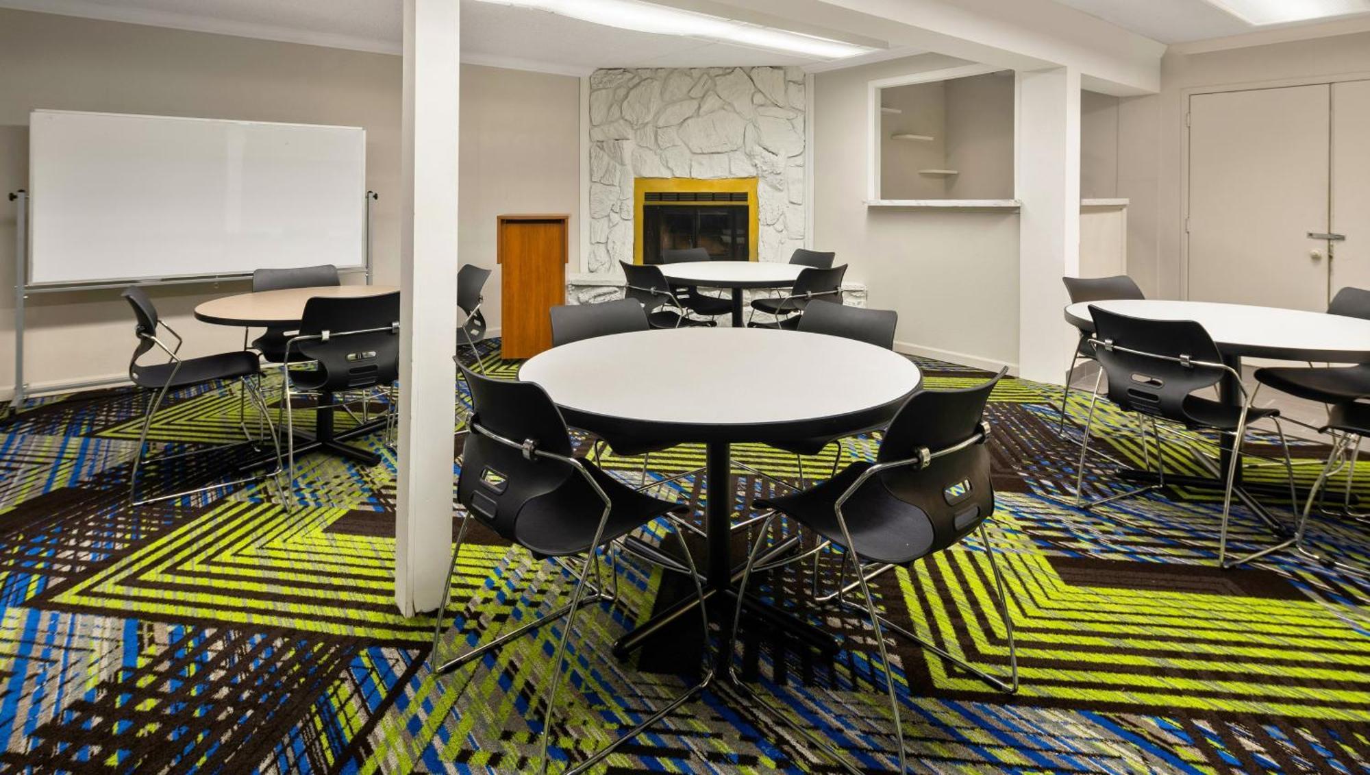 רומולוס Magnuson Hotel Detroit Airport מראה חיצוני תמונה