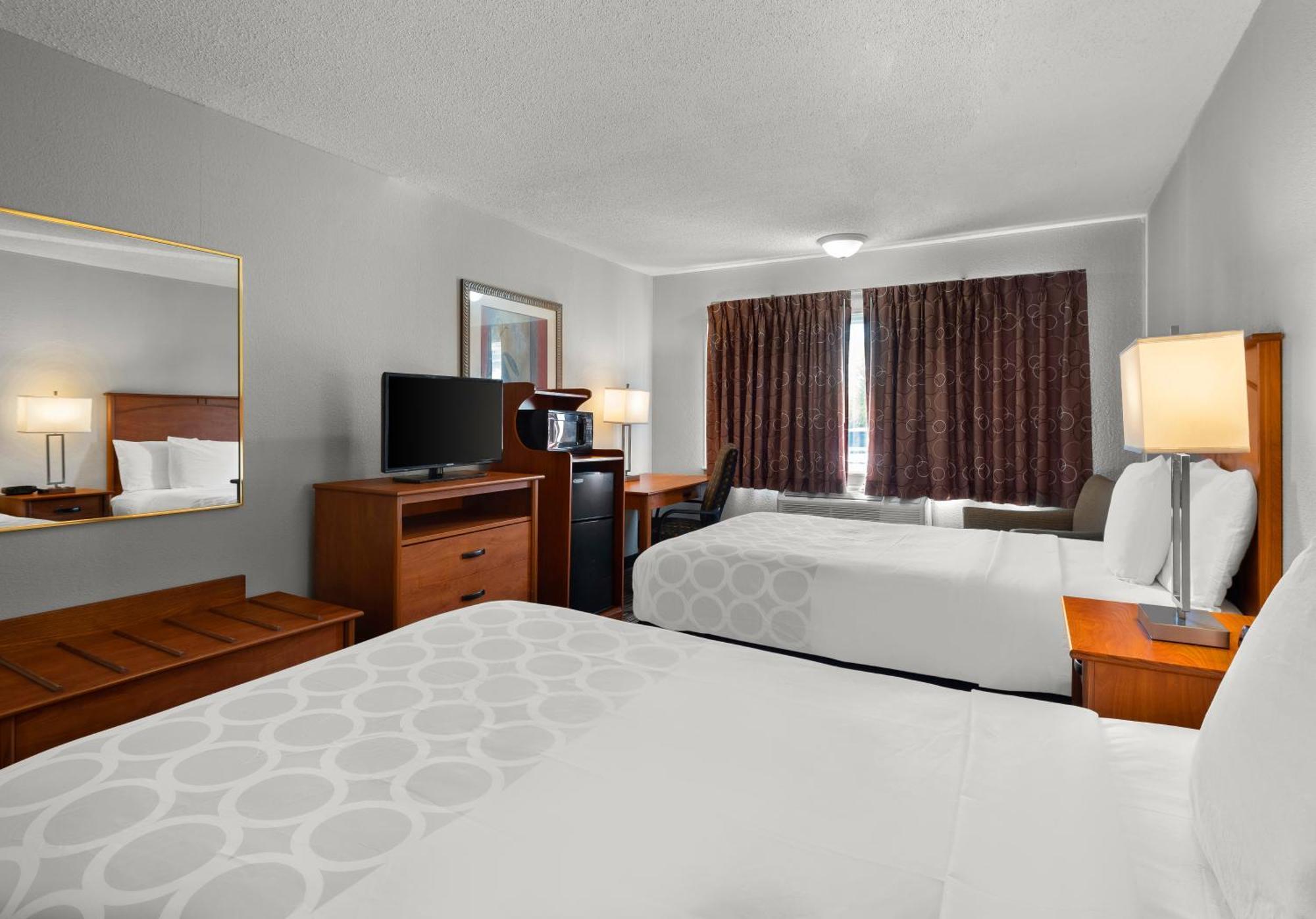 רומולוס Magnuson Hotel Detroit Airport מראה חיצוני תמונה