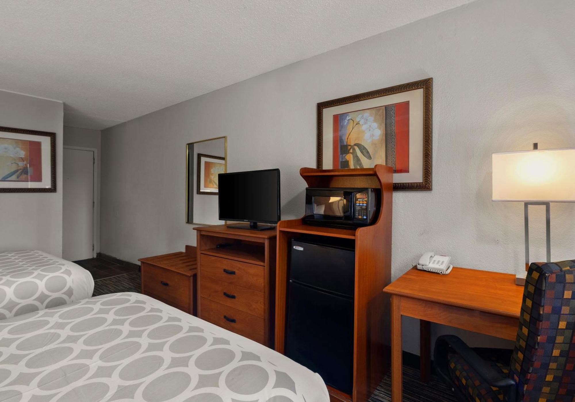 רומולוס Magnuson Hotel Detroit Airport מראה חיצוני תמונה