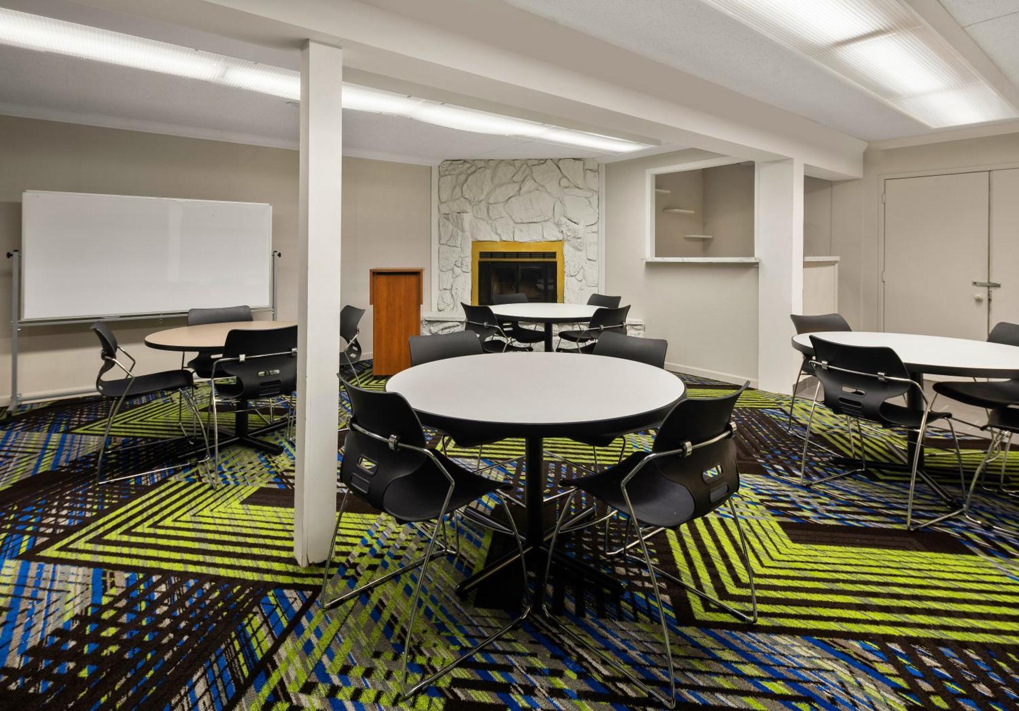 רומולוס Magnuson Hotel Detroit Airport מראה חיצוני תמונה