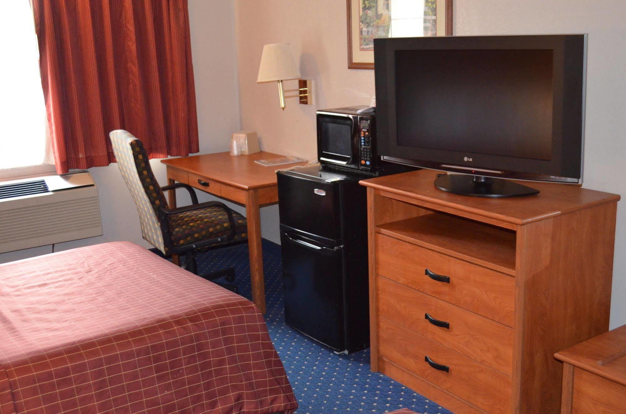 רומולוס Magnuson Hotel Detroit Airport מראה חיצוני תמונה